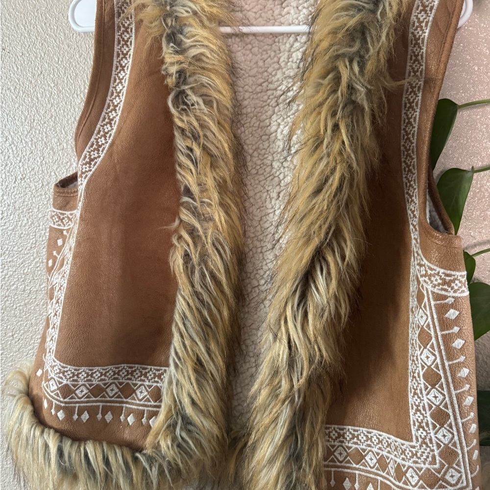 FLYING TOMATO Tan Faux Suede Faux Fur Vest - Picture 3 of 6